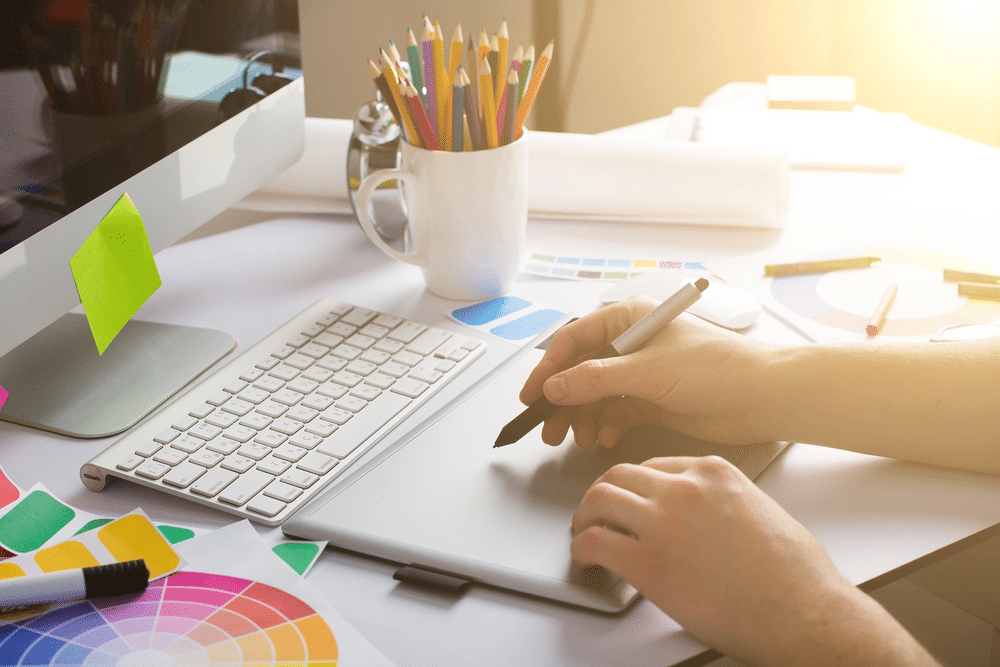 How to Become A Graphic Designer In 5 Steps